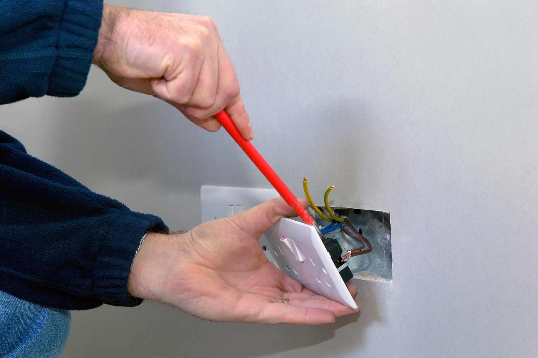 Our electricians can install plug sockets for domestic and commercial proeprties in Abingdon and the local area. 
